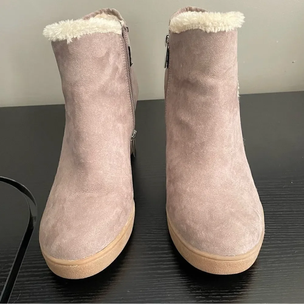 Unisa mobii wedge